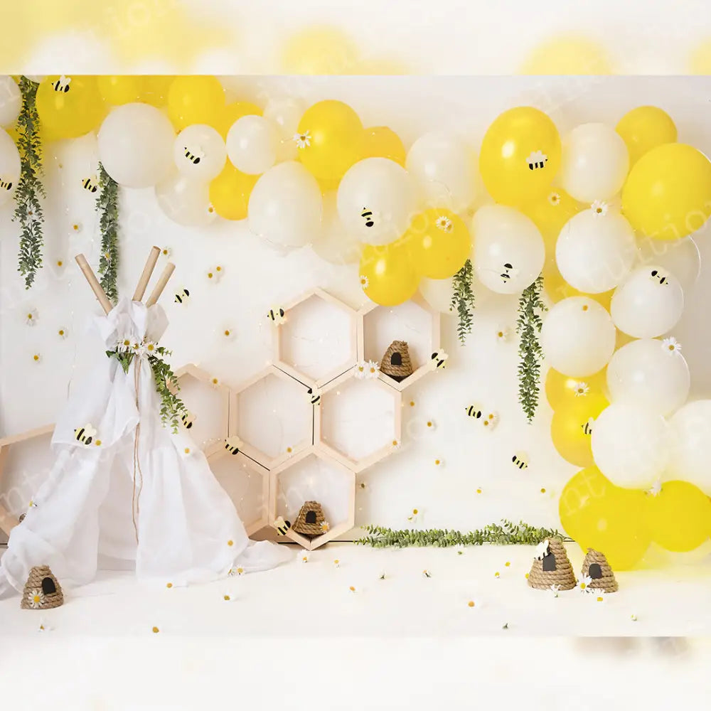 Honey Bee Horizontal / Poly 60X44 Backdrop